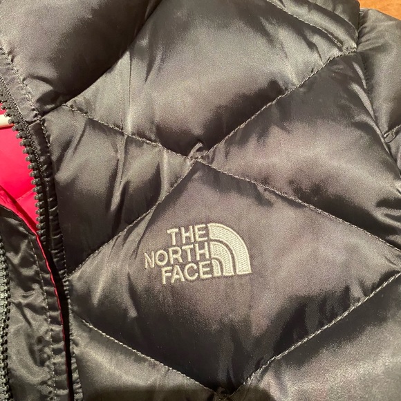 Girls Northface Puffer Coat - Picture 2 of 4